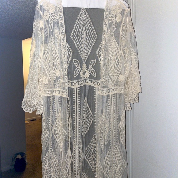 Cover-up - Picture 3 of 3